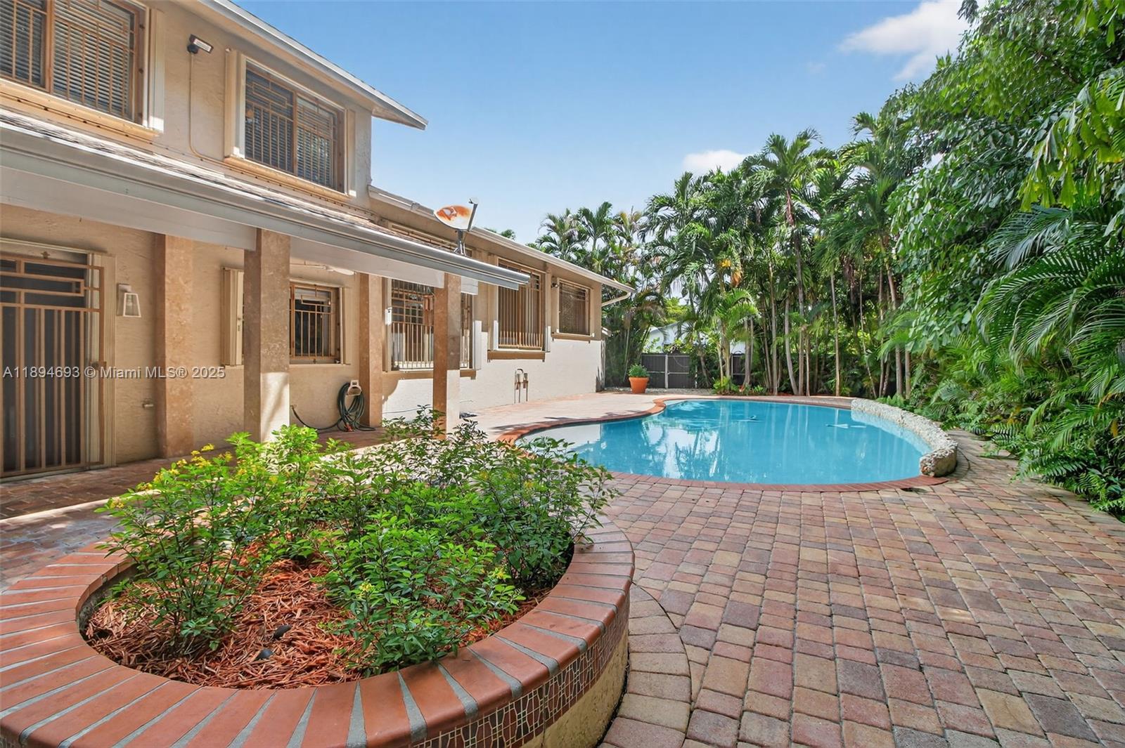 SHORES CALUSA - Residential