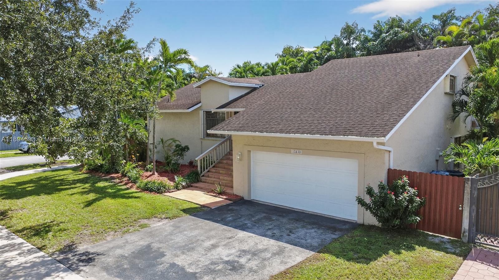 SHORES CALUSA - Residential