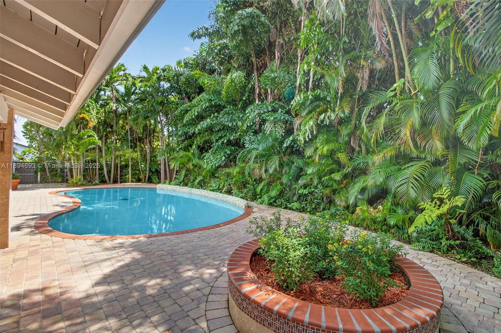 SHORES CALUSA - Residential