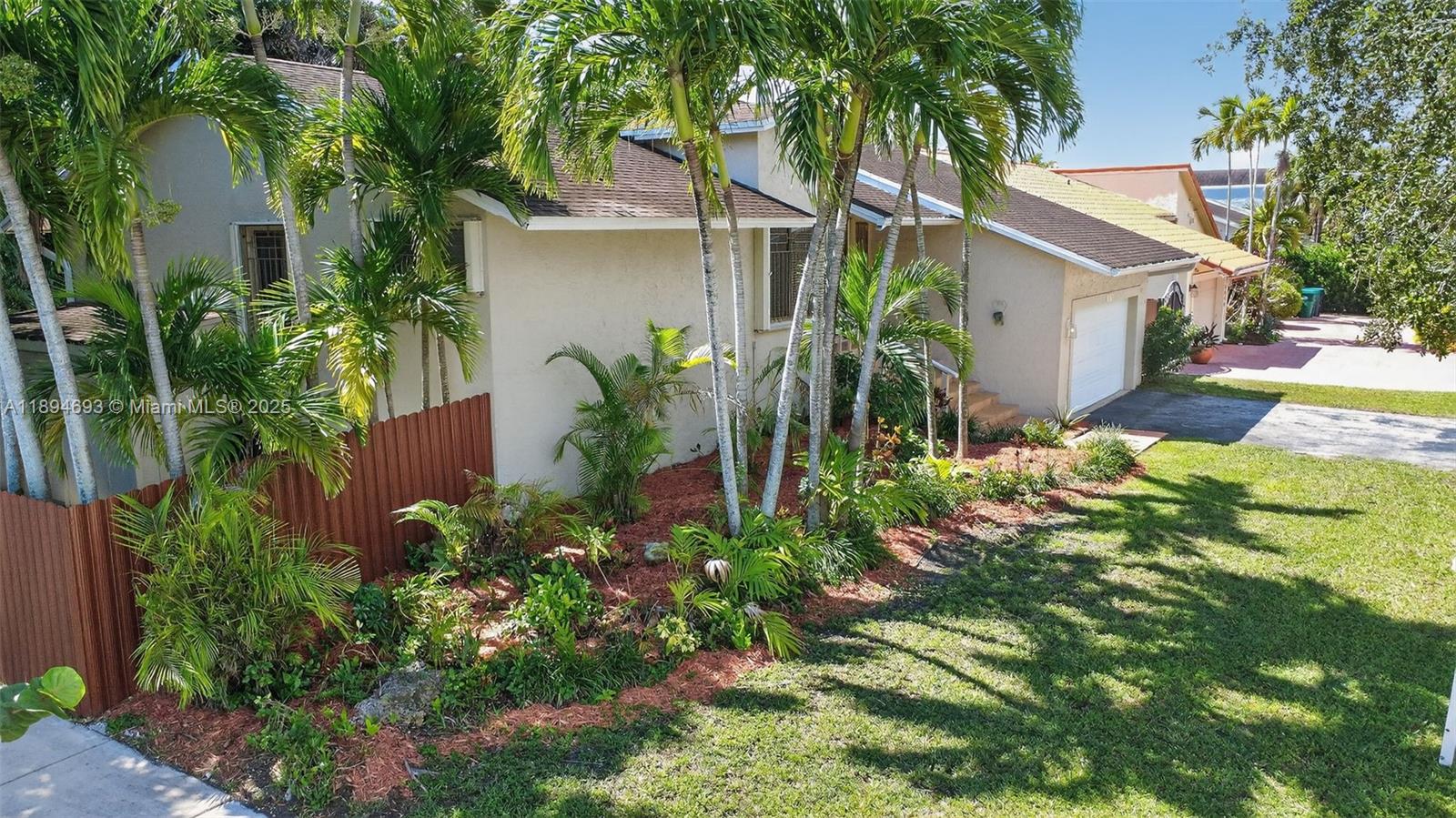 SHORES CALUSA - Residential