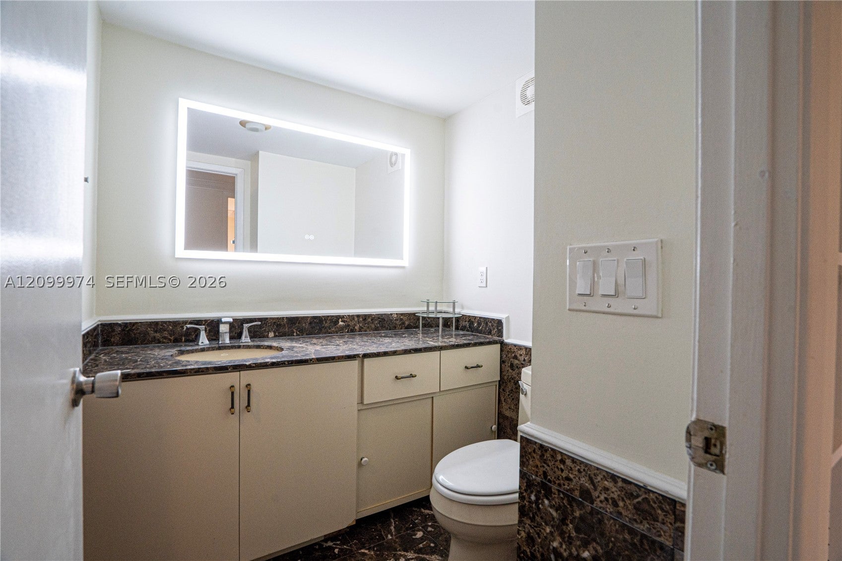 2500 Parkview Dr 616