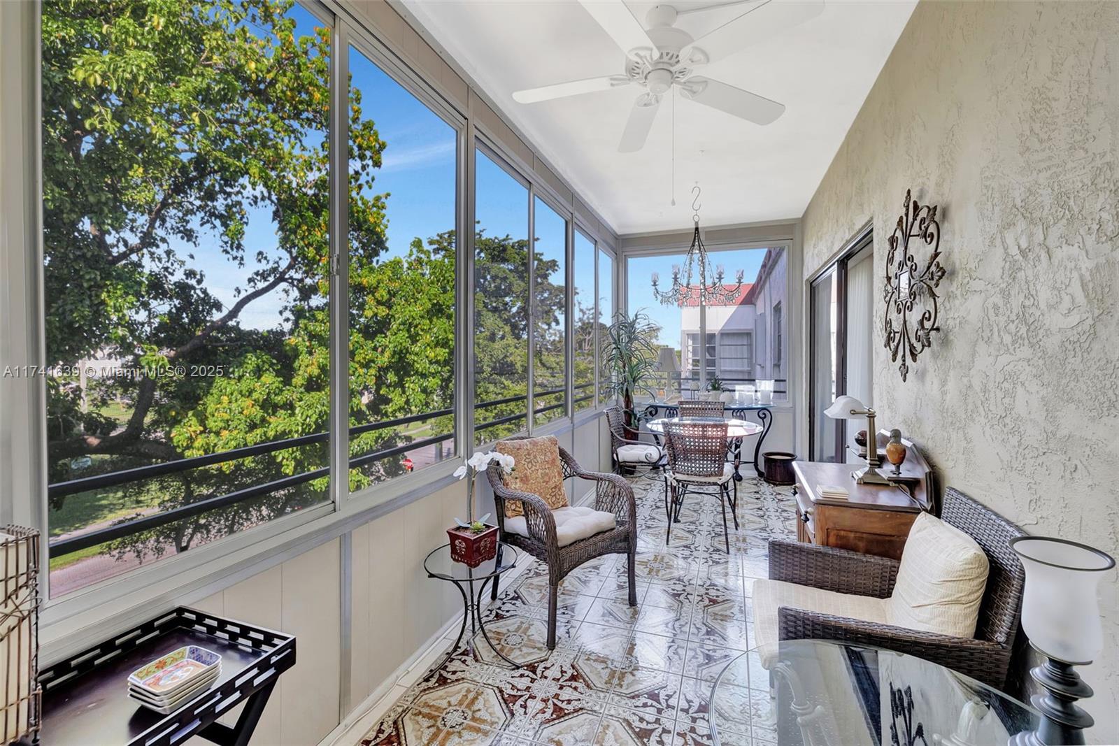 SAPPHIRE CONDO - Residential