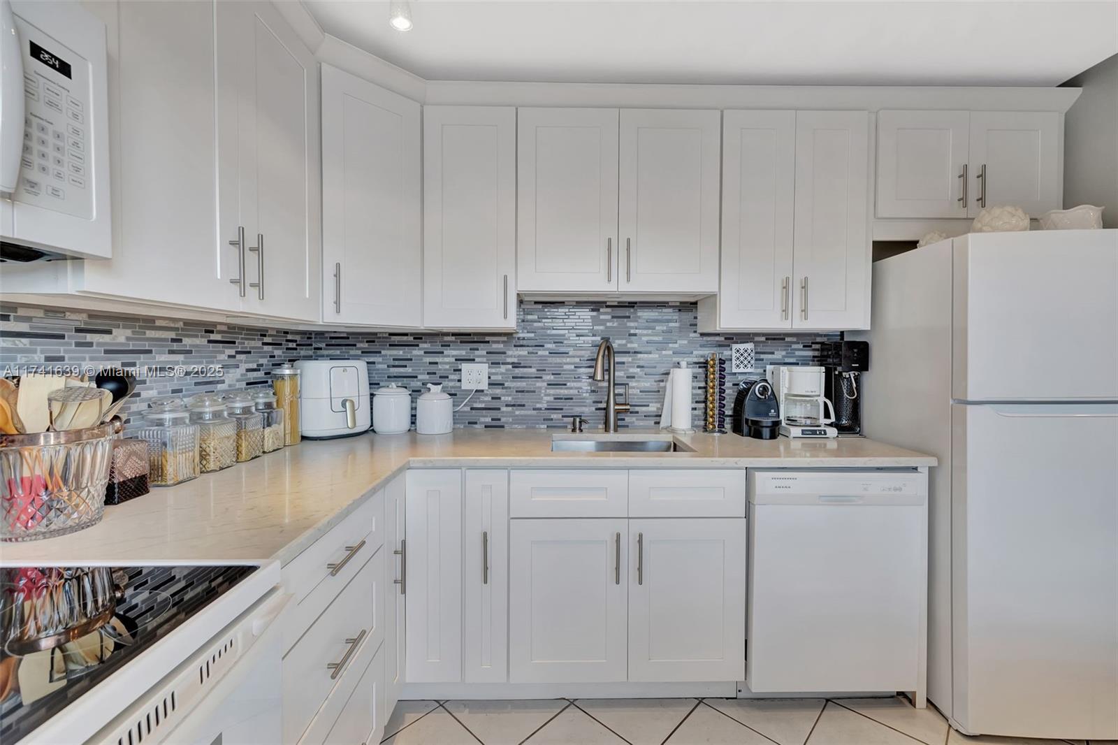 SAPPHIRE CONDO - Residential