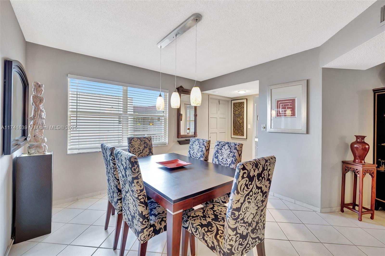 SAPPHIRE CONDO - Residential