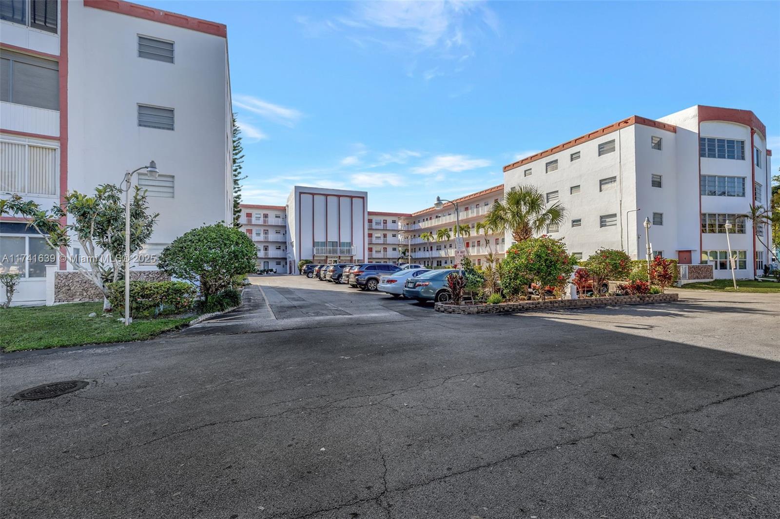 SAPPHIRE CONDO - Residential