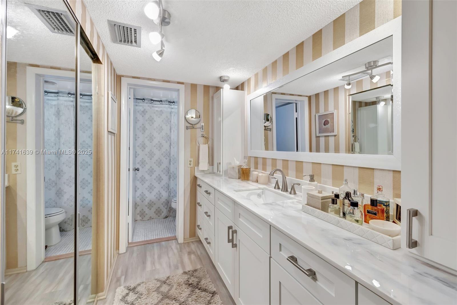 SAPPHIRE CONDO - Residential