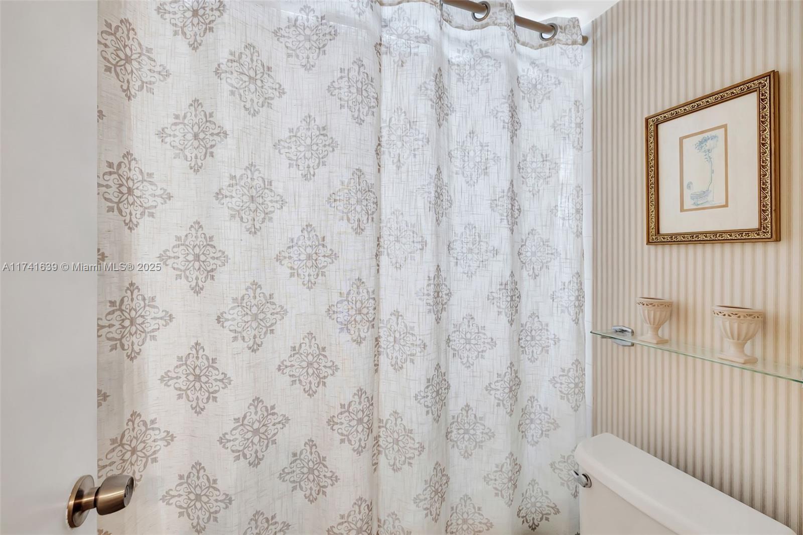 SAPPHIRE CONDO - Residential