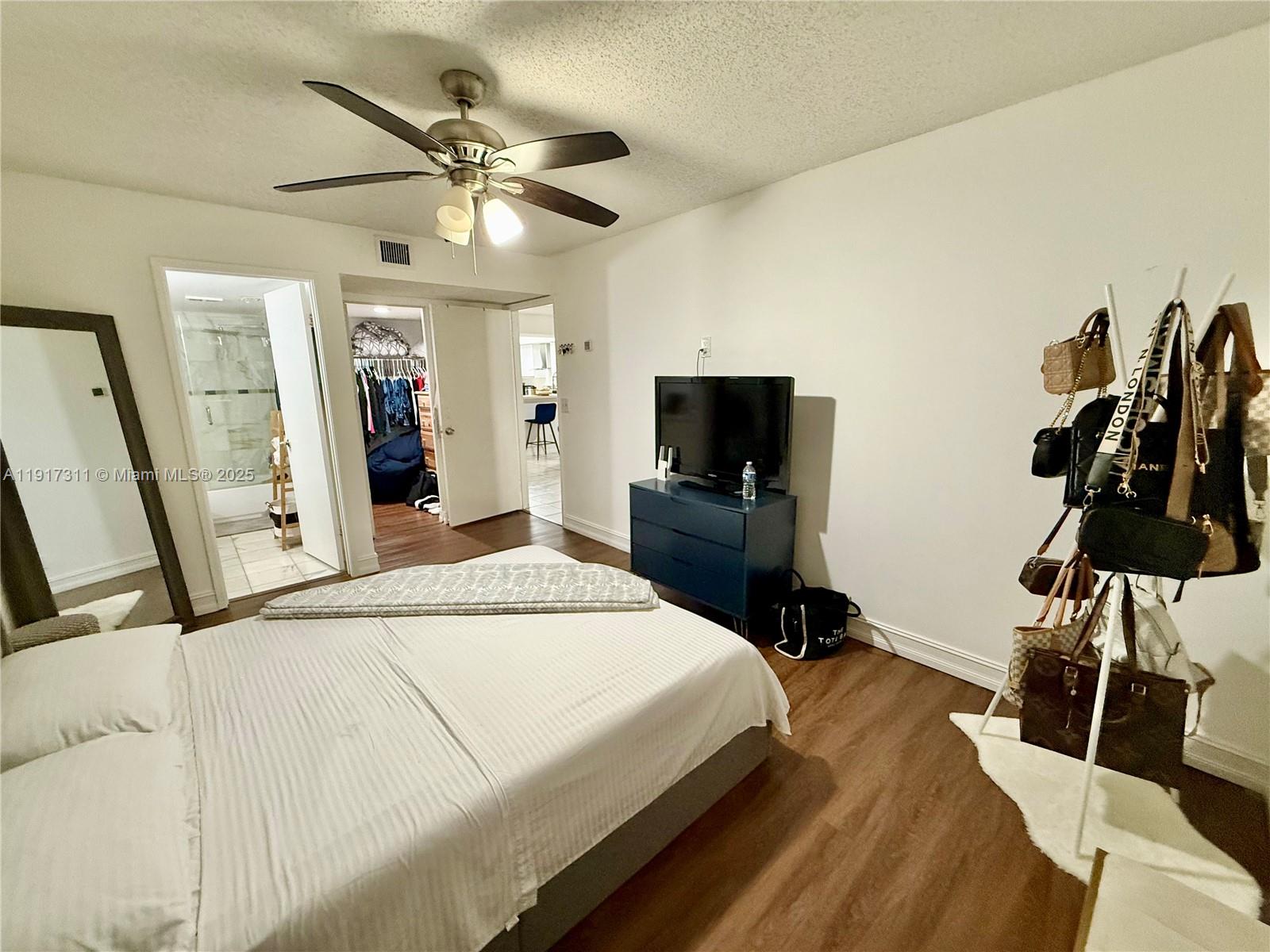 CORAL SPRINGS ESTATE TOWN - Residential