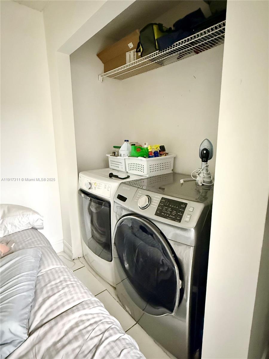 CORAL SPRINGS ESTATE TOWN - Residential