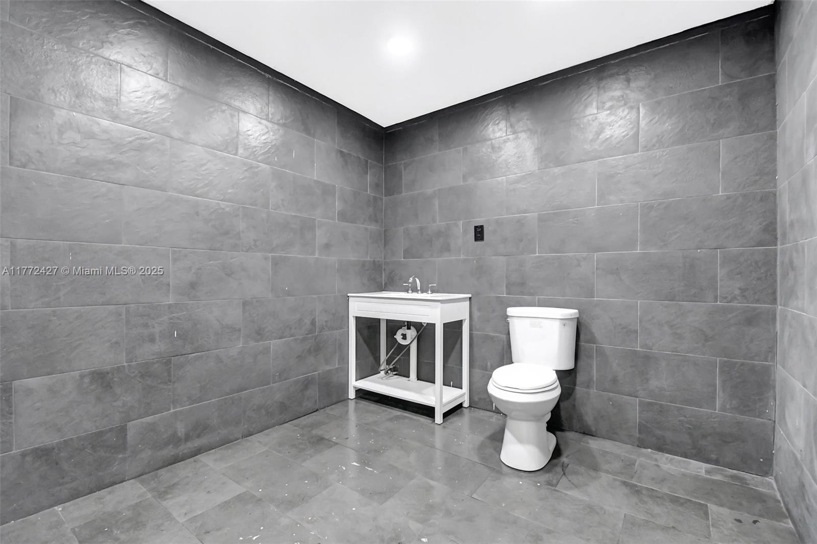 ARROWHEAD ESTATES 21-27 B - Commercial Sale