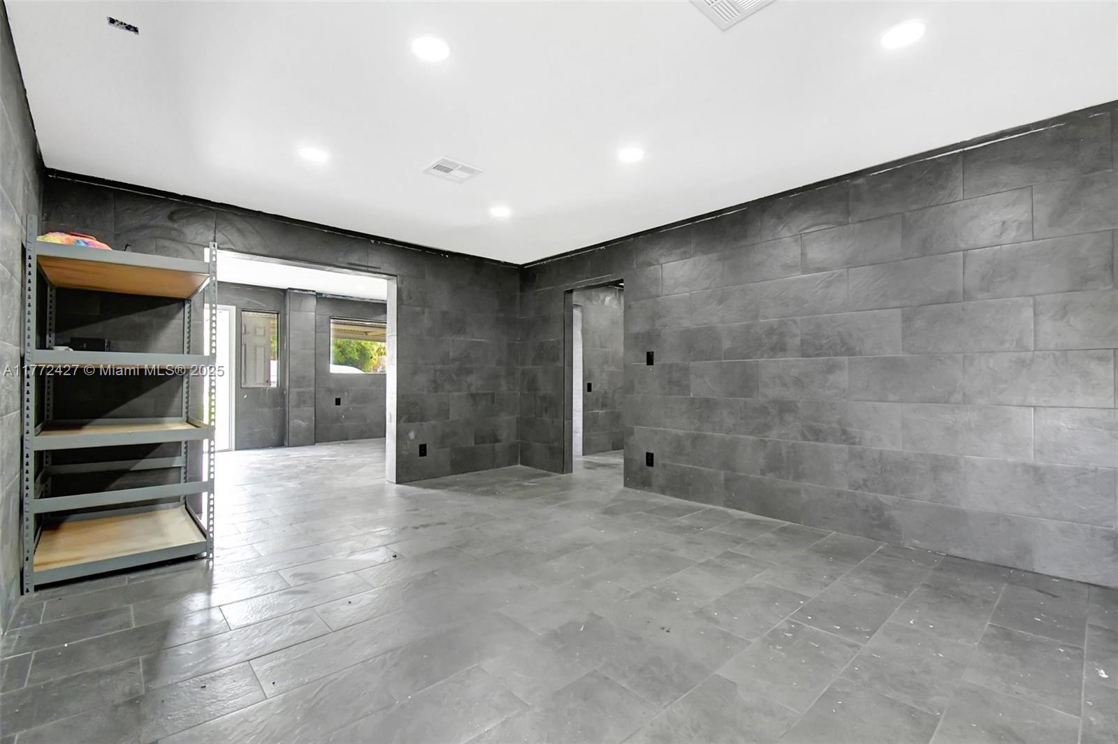 ARROWHEAD ESTATES 21-27 B - Commercial Sale