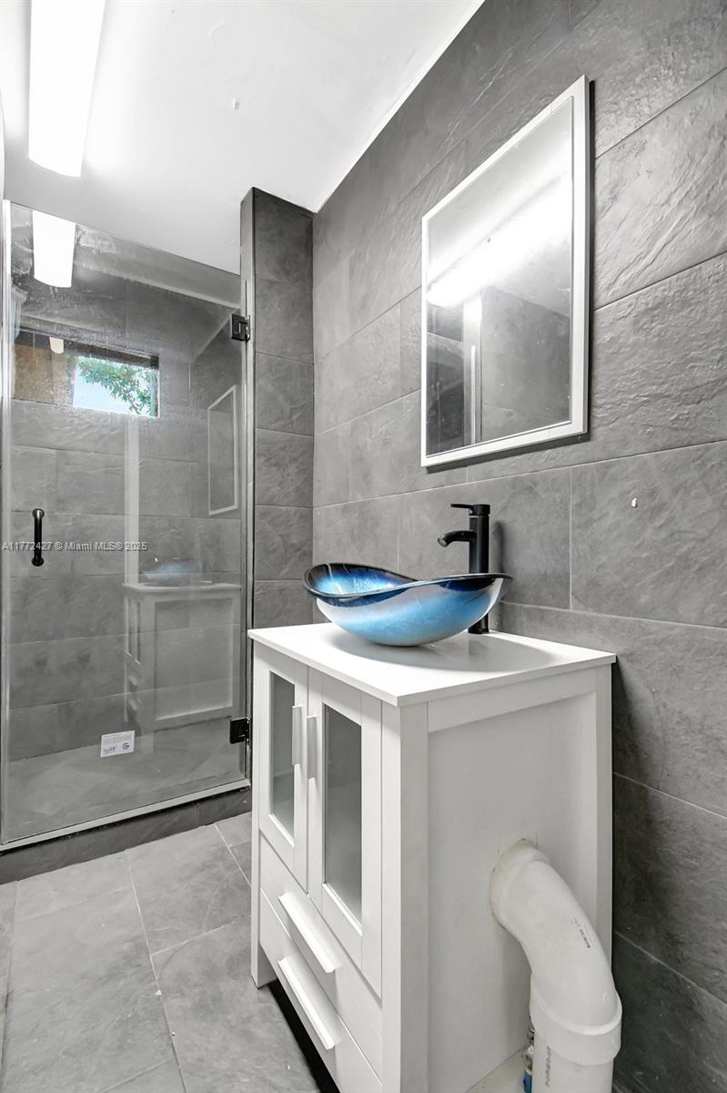 ARROWHEAD ESTATES 21-27 B - Commercial Sale