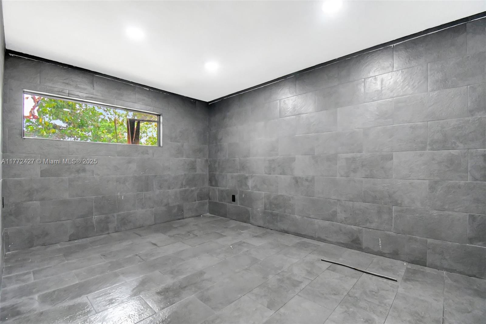 ARROWHEAD ESTATES 21-27 B - Commercial Sale