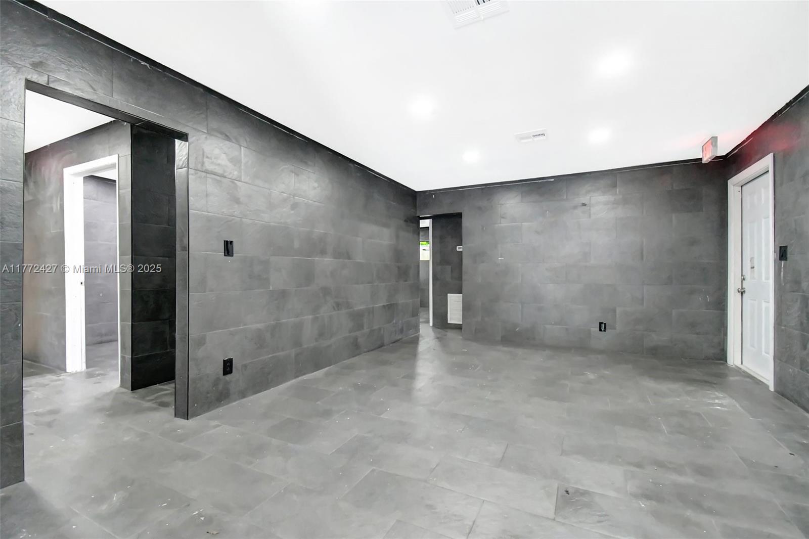 ARROWHEAD ESTATES 21-27 B - Commercial Sale