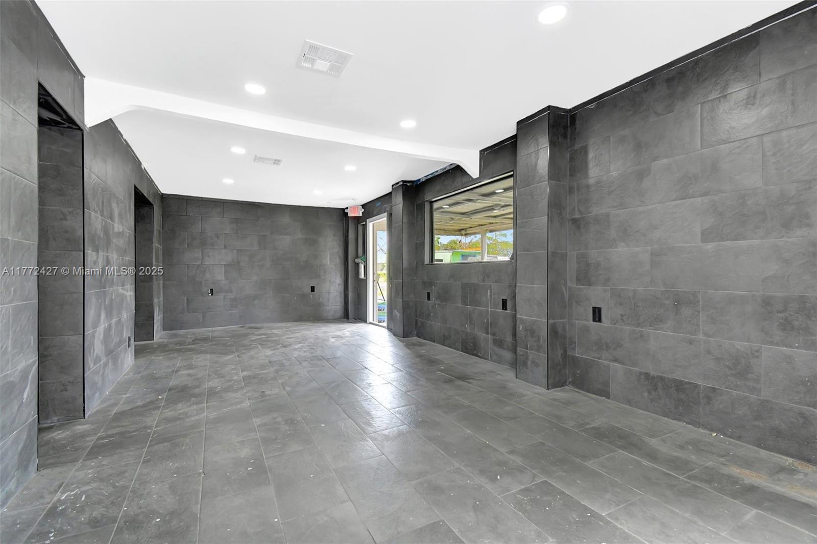 ARROWHEAD ESTATES 21-27 B - Commercial Sale