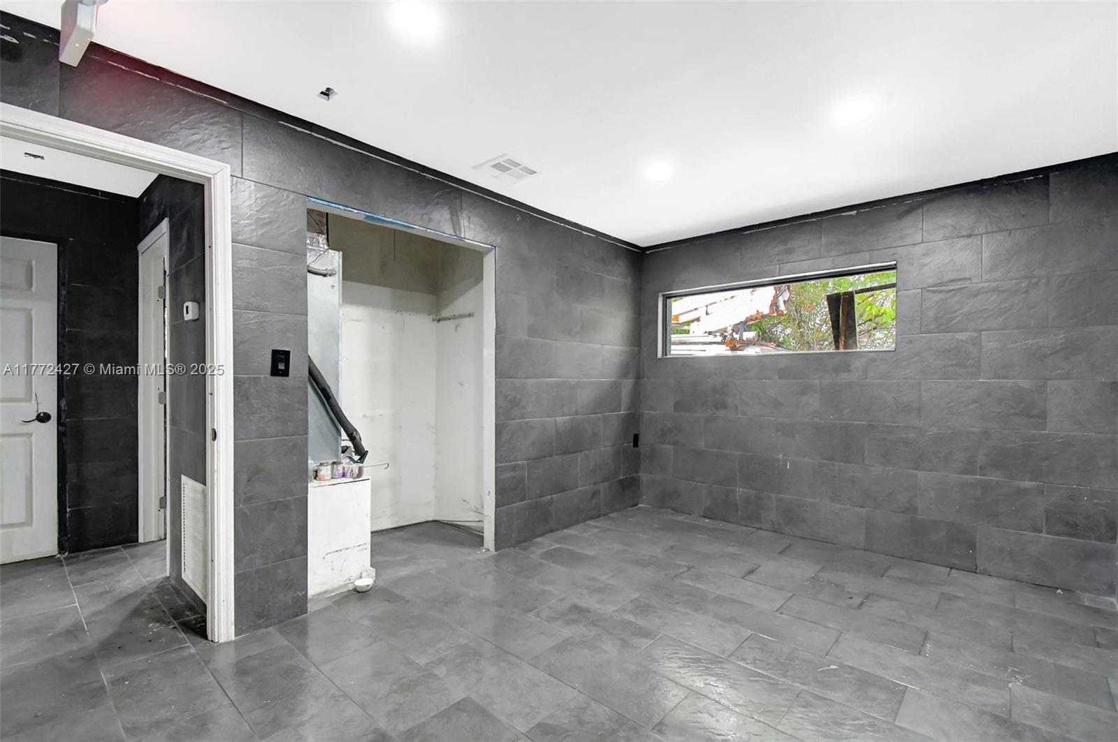 ARROWHEAD ESTATES 21-27 B - Commercial Sale