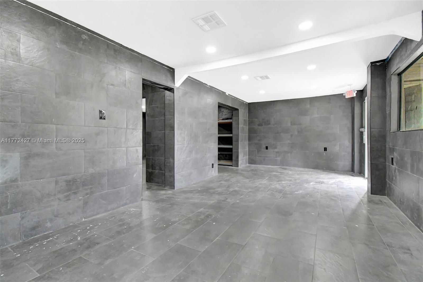 ARROWHEAD ESTATES 21-27 B - Commercial Sale