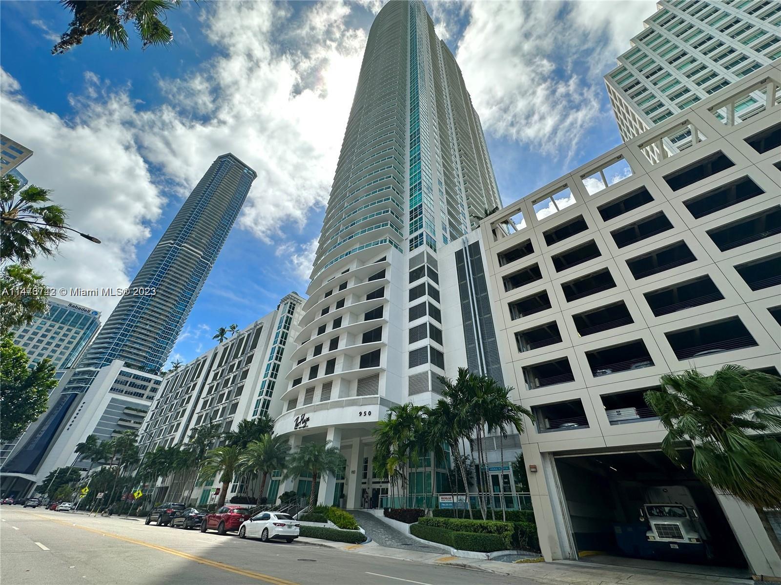 LOCATION, LOCATION!!! Beautiful and Spectacular High floor at THE PLAZA BRICKELL, 53rd floor expansive ocean views and skyline views. Full-service building, 24- hours concierge, Gym, 2 infinity pools, jacuzzi, movie theater, business Center, party room, poll table & lounge. Internet and Cable included. Best Location, walk to Mary Brickell Village, Brickell Center Mall... The Plaza is in the heart of Brickell!!!