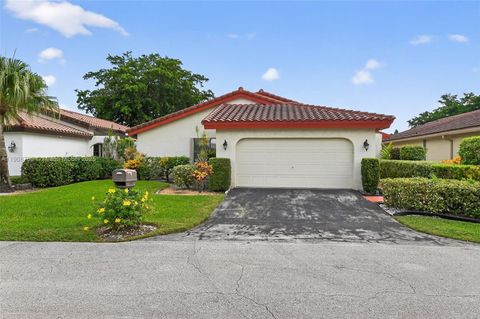 Photo of 5665 Lakeview Mews Dr, Boynton Beach, FL 33437 (MLS # A11908753)