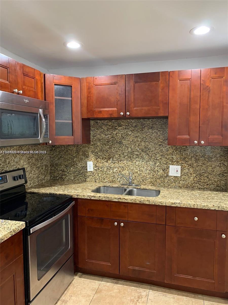 AS-IS
2/1 UNIT AVAILABLE FOR RENT IN CORAL SPRINGS. STAINLESS STEEL APPLIANCES. CENTRAL AC, COMMON LAUNDRY AREA. COMMON NICE GREEN BACKYARD. VERY QUIET NEIGHBORHOOD TO LIVE, CLOSE TO VILLAGE GREEN PARK, GREATLY CONNECTED TO THE MAIN AVENUES AND HIGHWAYS. RAPID APPROVAL PROCESS FOR WELL DOCUMENTED RENTAL OFFERS.
READ BROKER REMARKS
