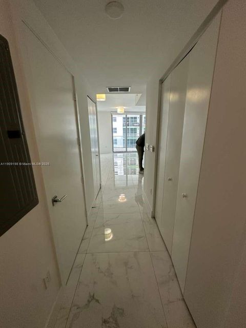 488 NE 18th St 2004 Miami FL 33132