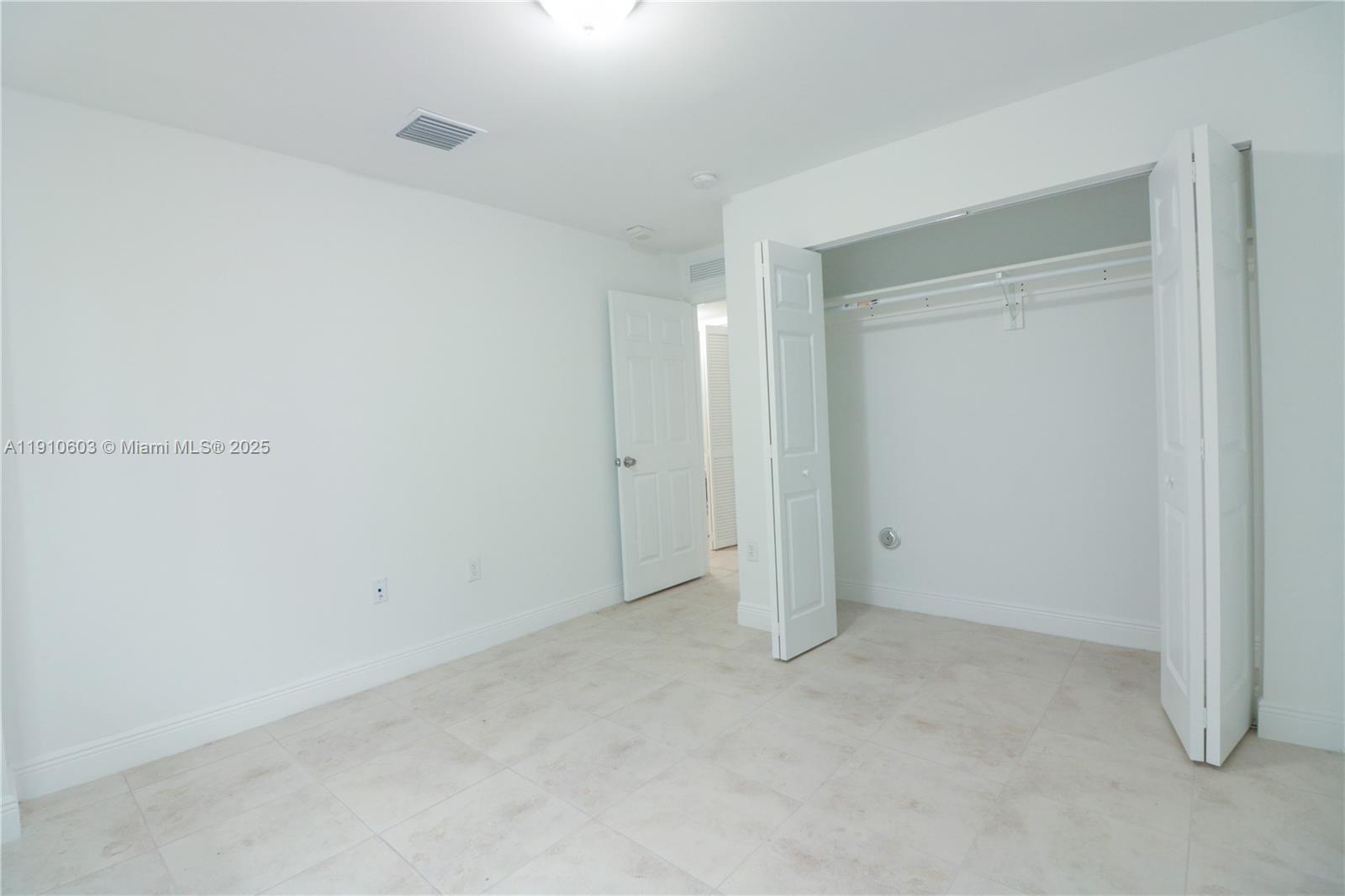 TOWN PARK PLAZA NORTH CON - Residential Lease