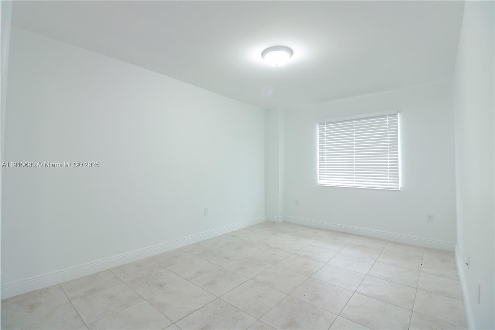 TOWN PARK PLAZA NORTH CON - Residential Lease