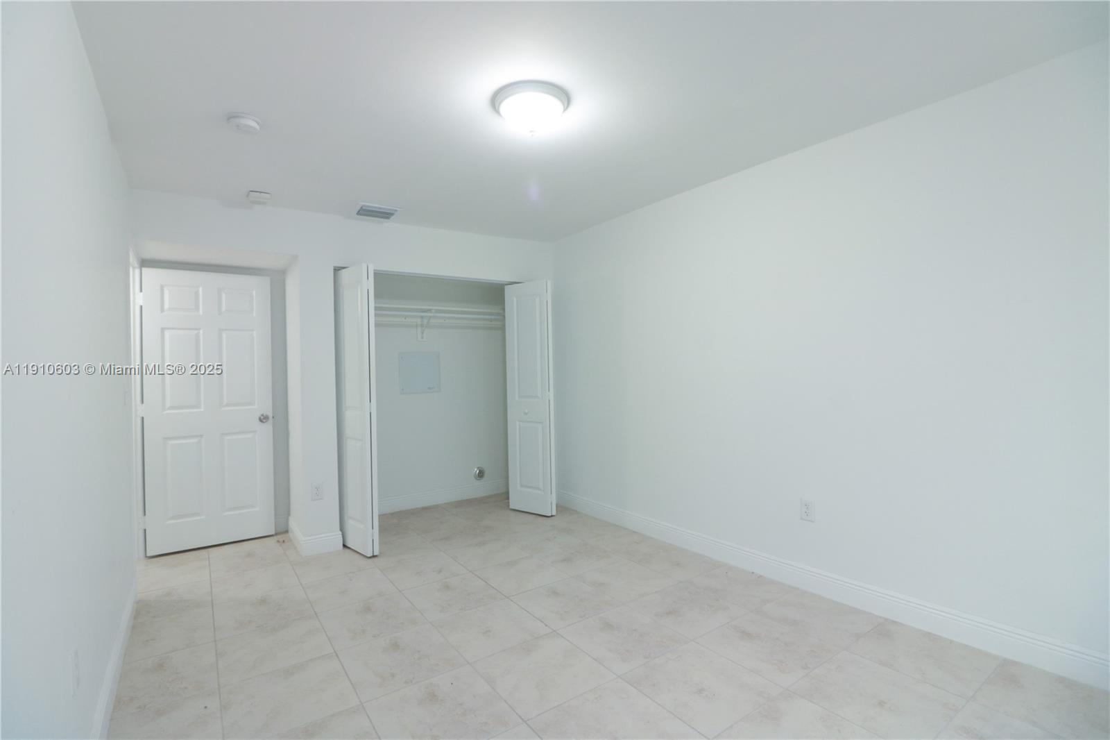 TOWN PARK PLAZA NORTH CON - Residential Lease