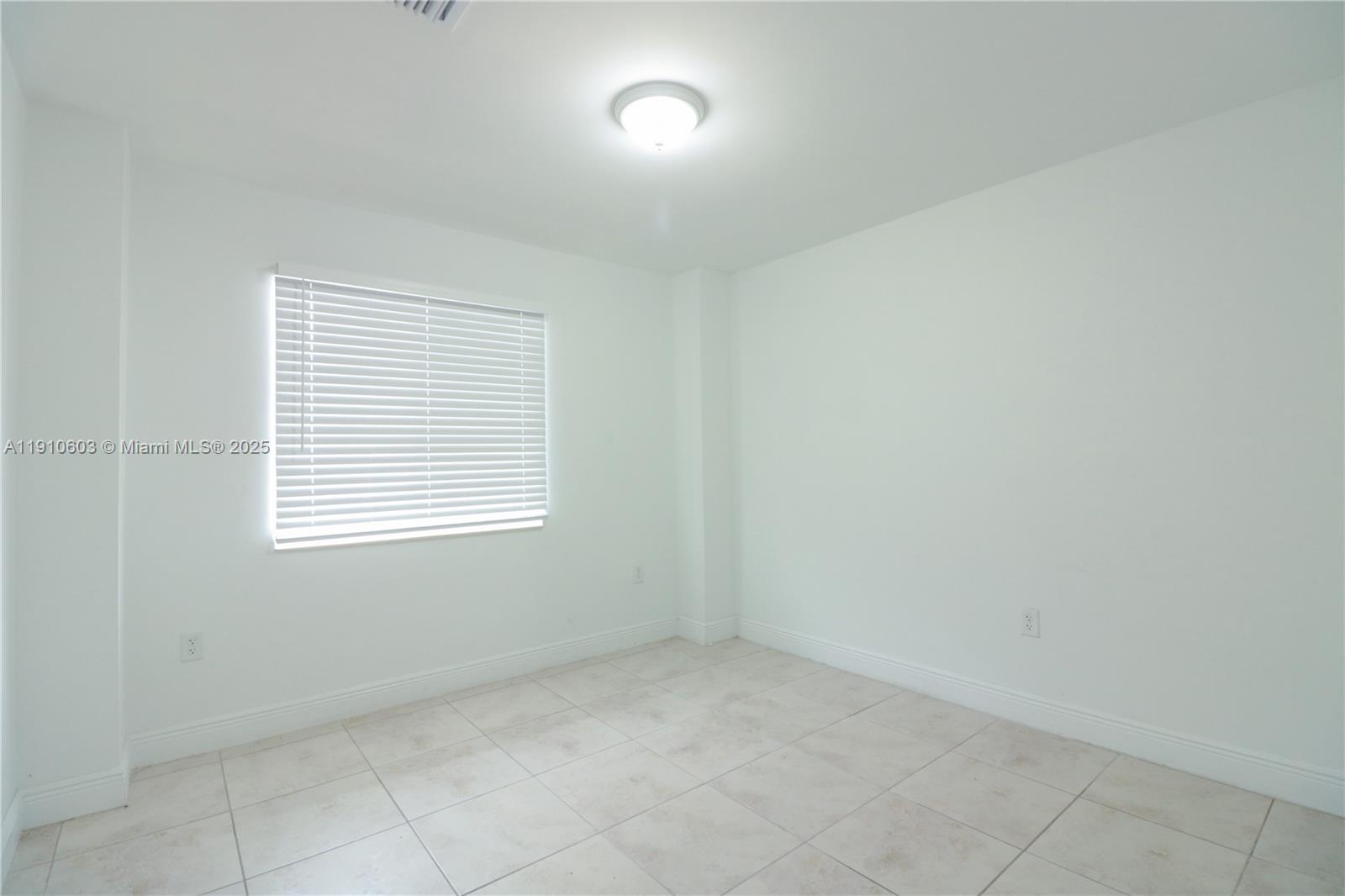 TOWN PARK PLAZA NORTH CON - Residential Lease