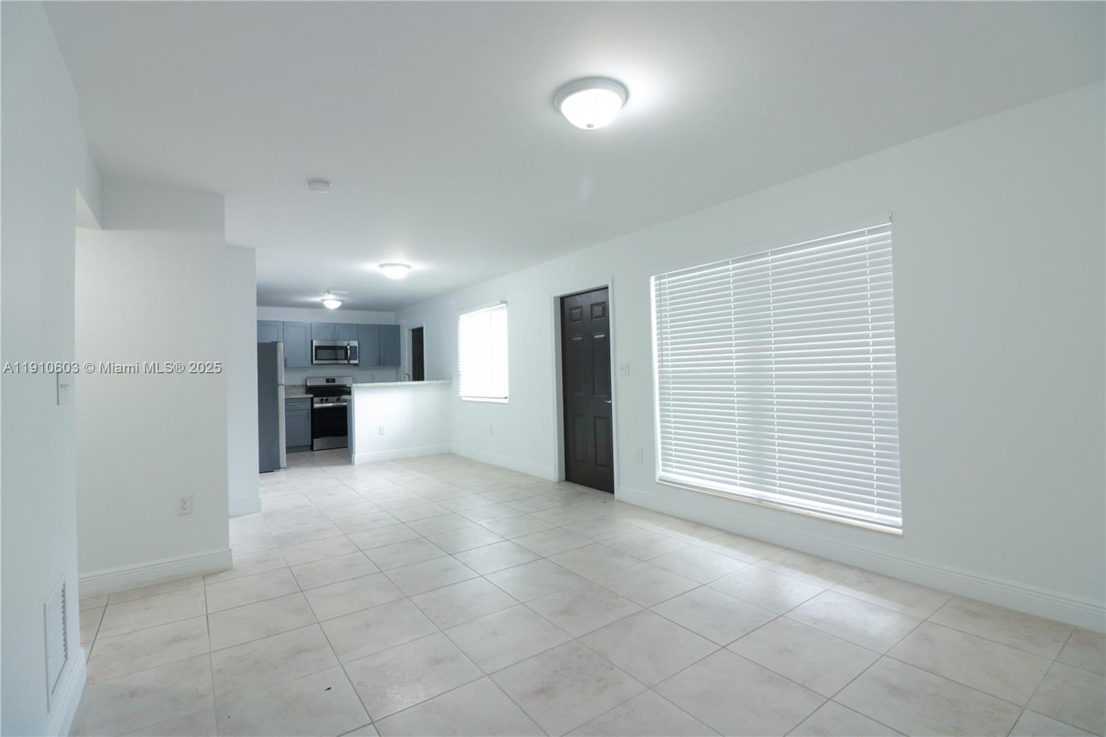 TOWN PARK PLAZA NORTH CON - Residential Lease