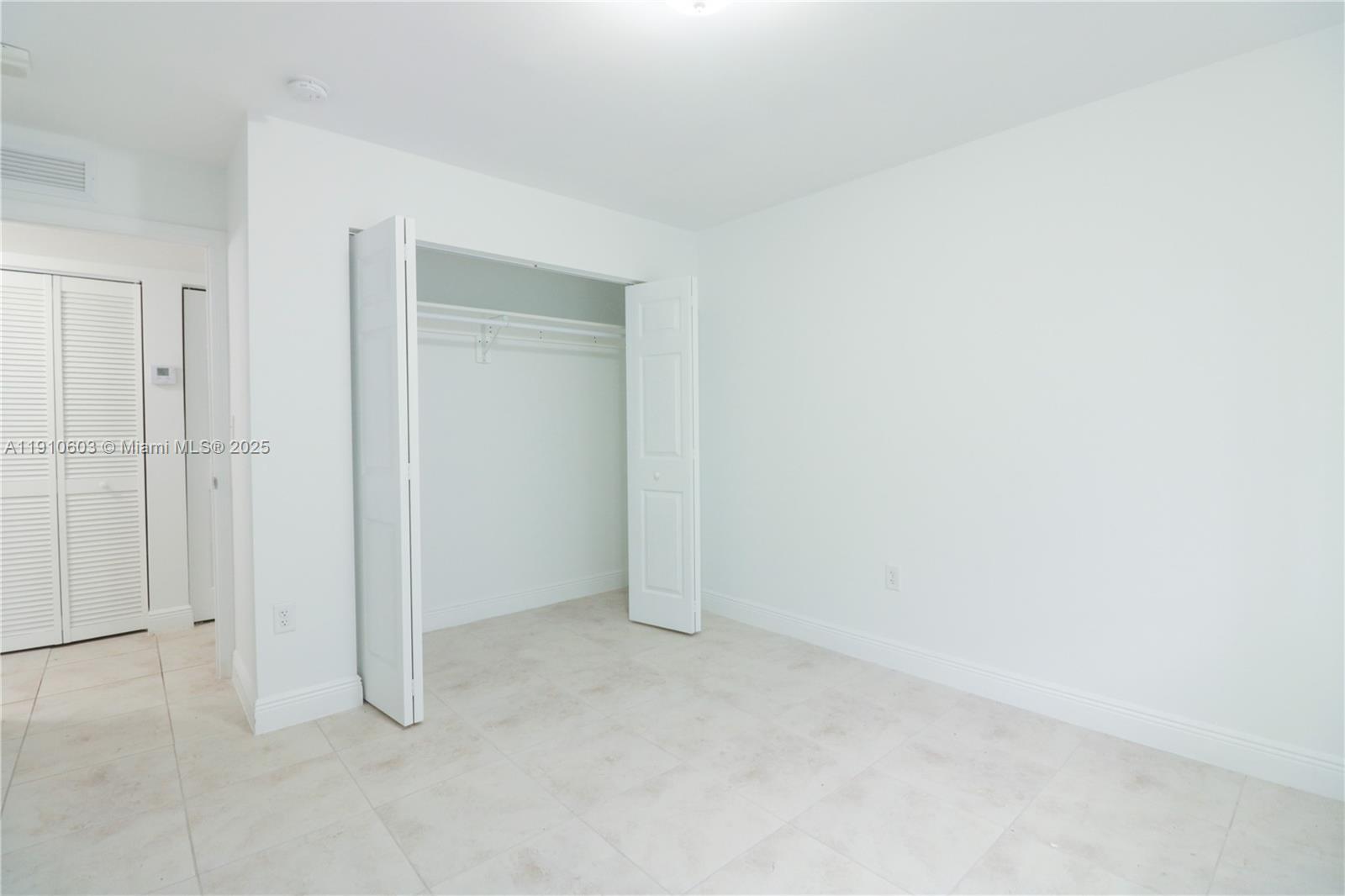 TOWN PARK PLAZA NORTH CON - Residential Lease