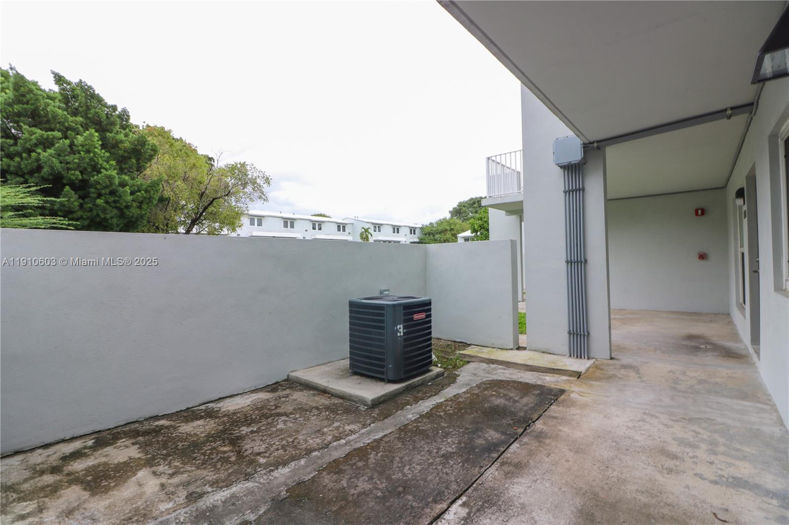 TOWN PARK PLAZA NORTH CON - Residential Lease