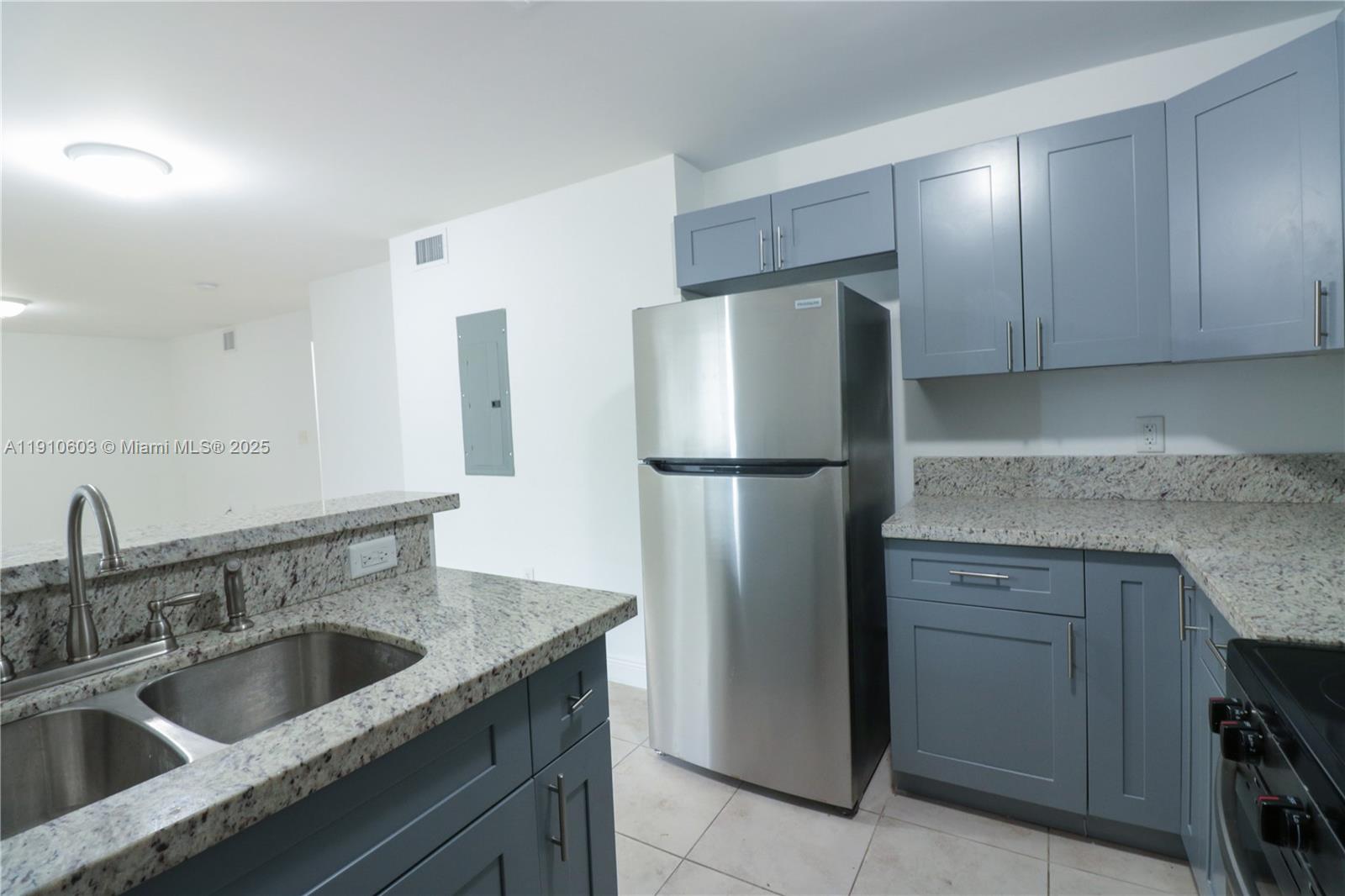 TOWN PARK PLAZA NORTH CON - Residential Lease