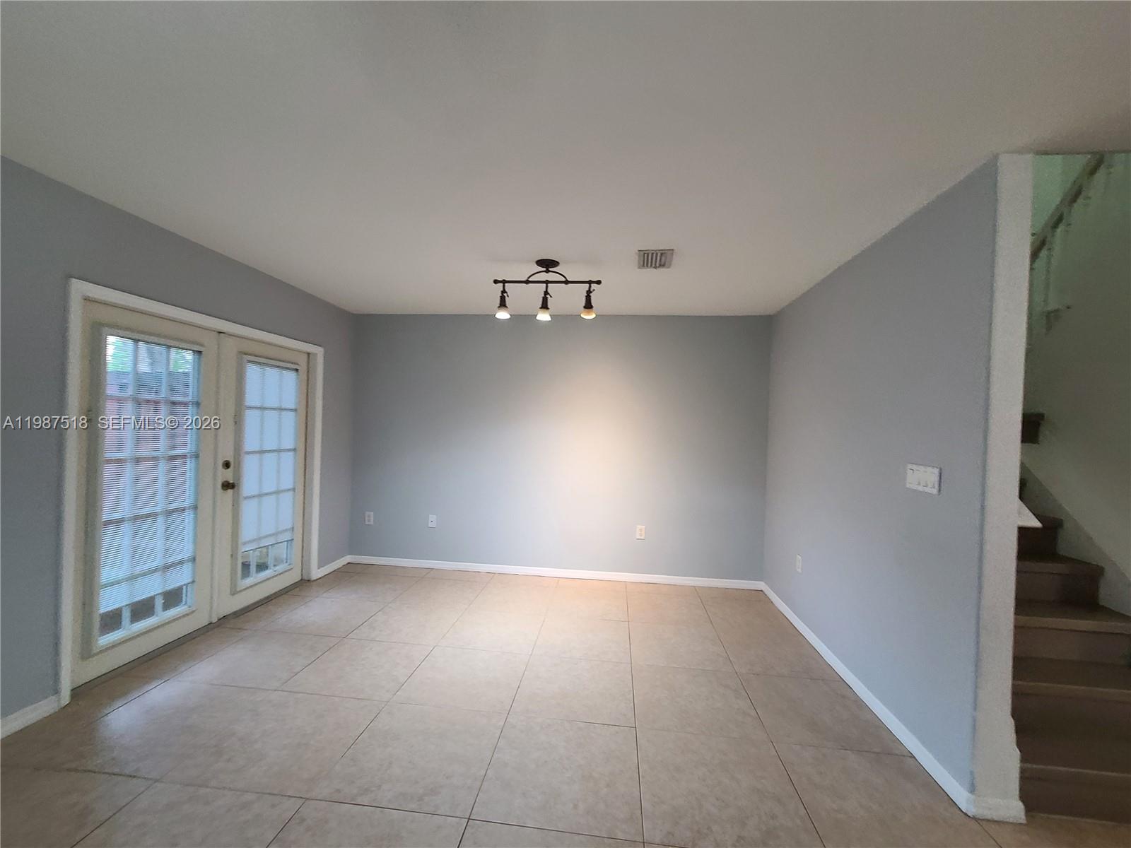 3071 Riverside Dr 11