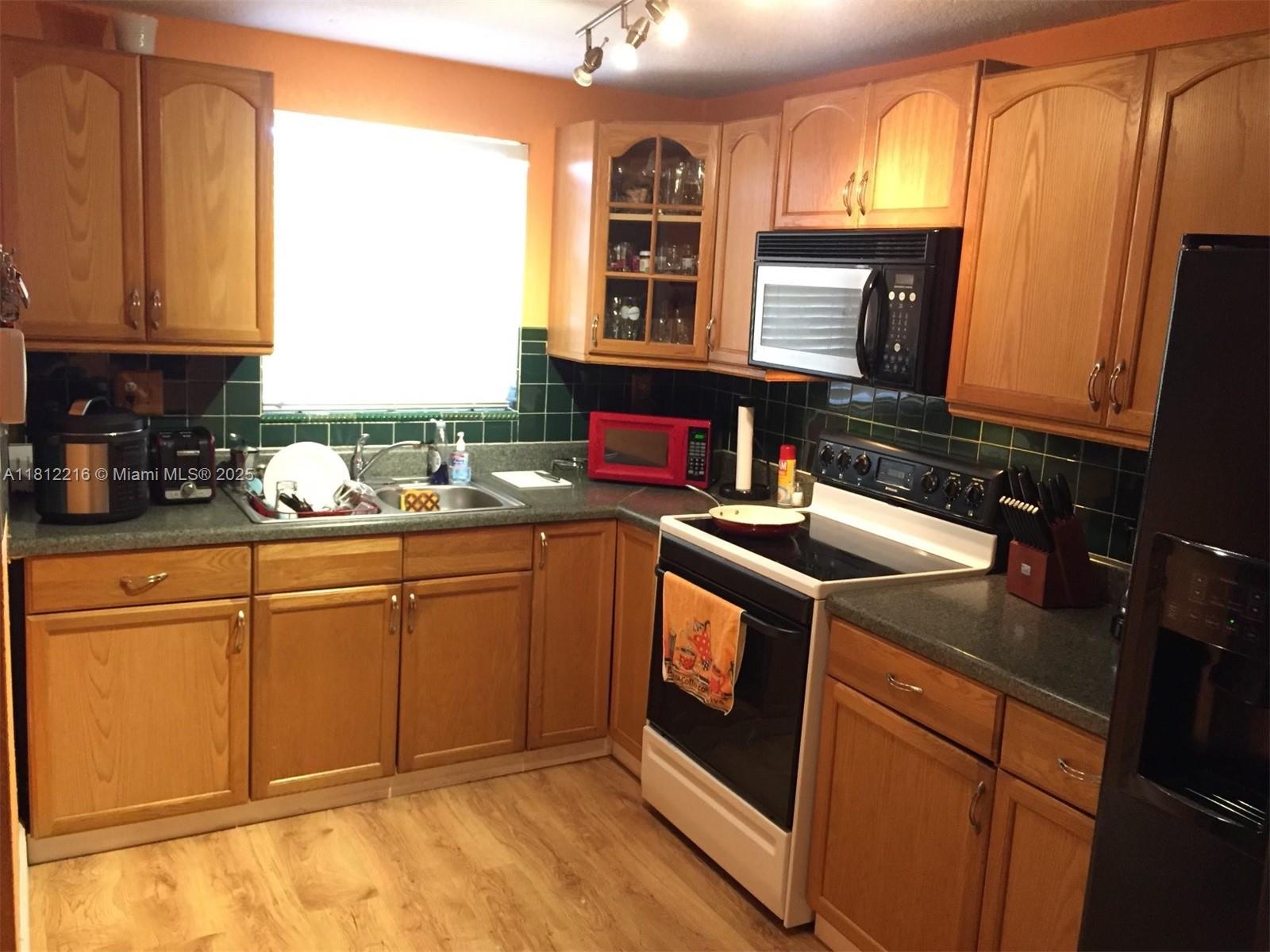 4202 W 10th Ln 59, Hialeah, Miami-Dade County, Florida - 3 Bedrooms  
1 Bathrooms - 