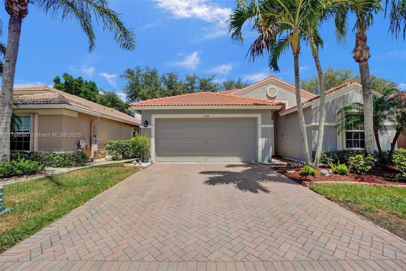12142 Roma Rd