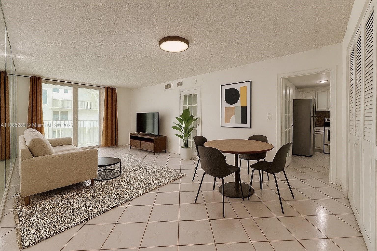 5005 Collins Ave 523