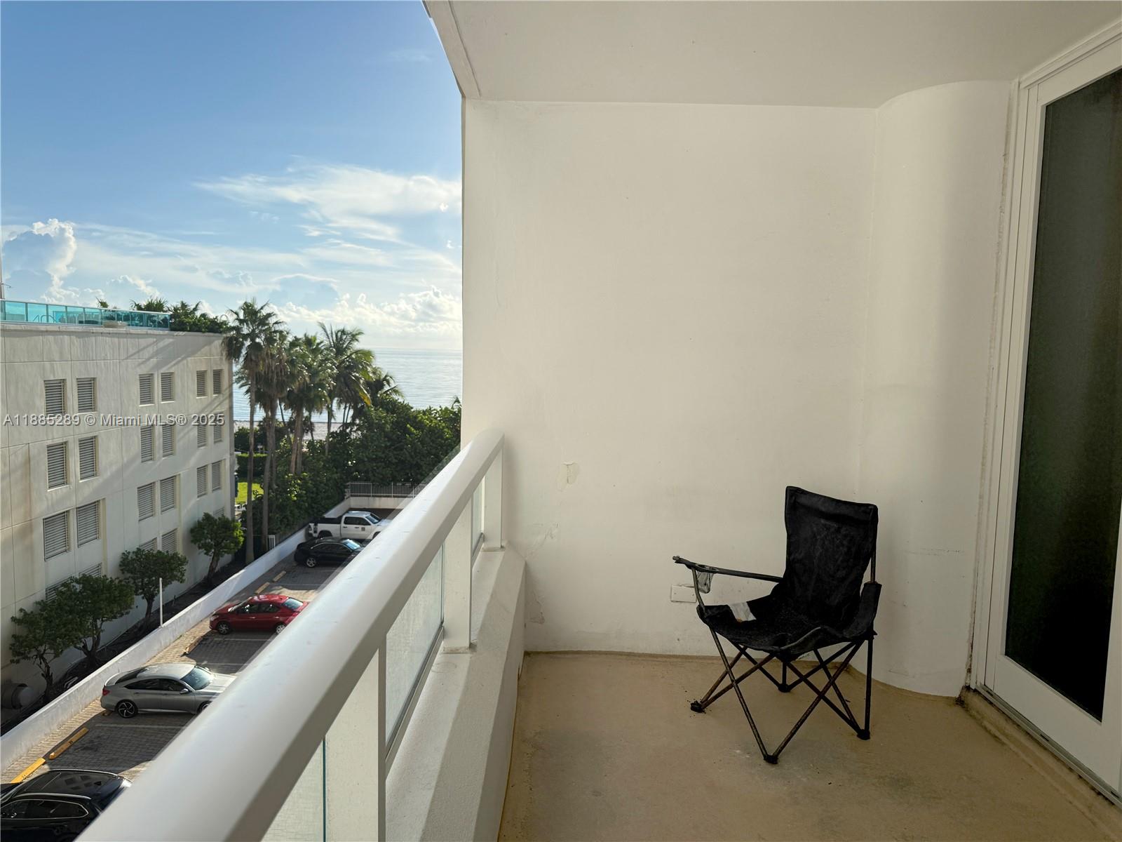 5005 Collins Ave 523
