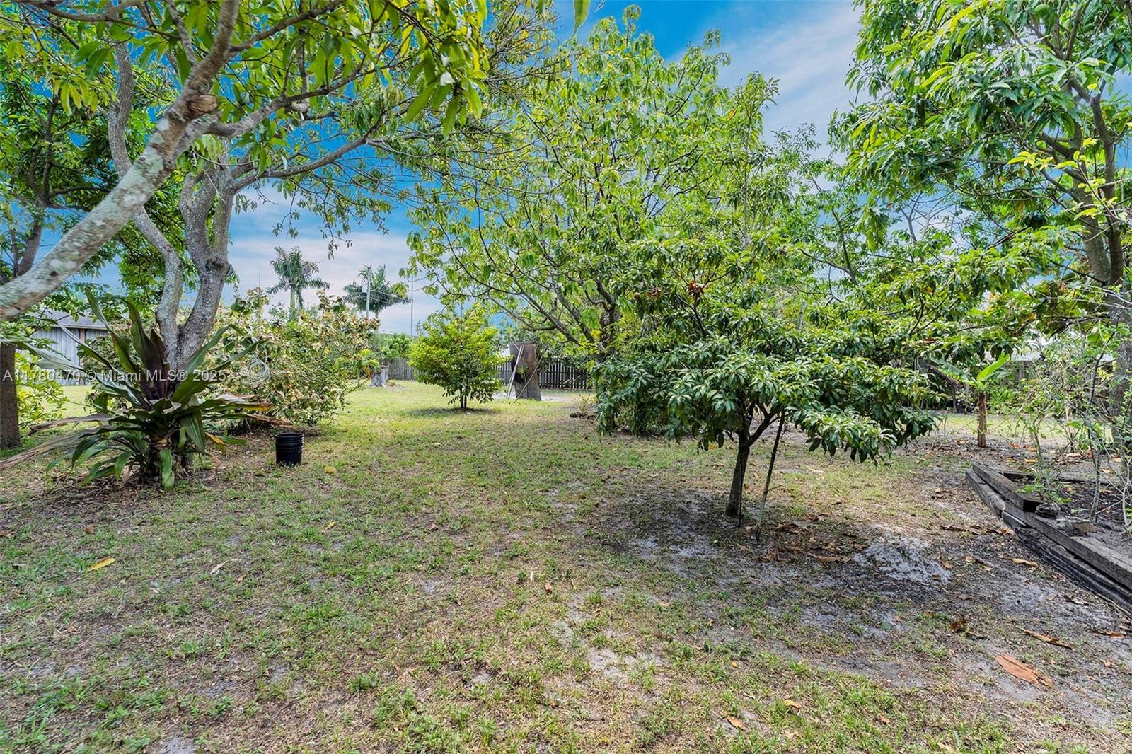 LAUDERDALE LITTLE RANCHES - Land