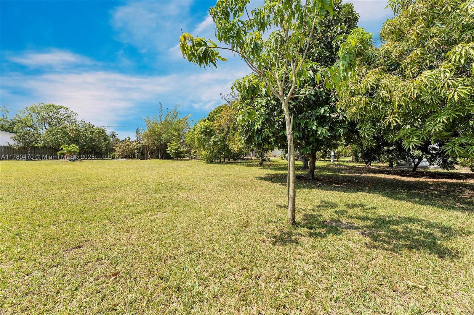 LAUDERDALE LITTLE RANCHES - Land
