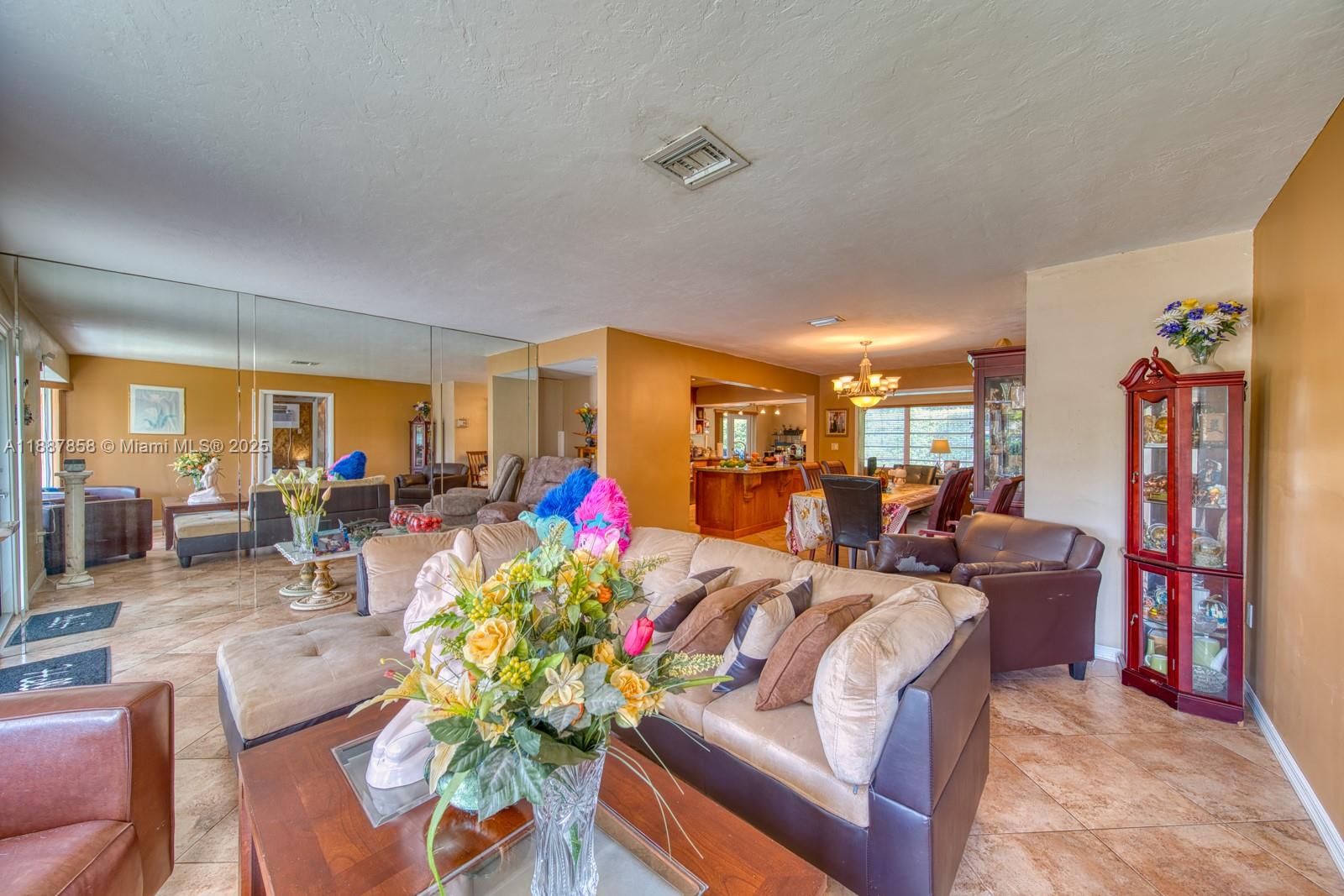 CORAL GARDENS - Residential