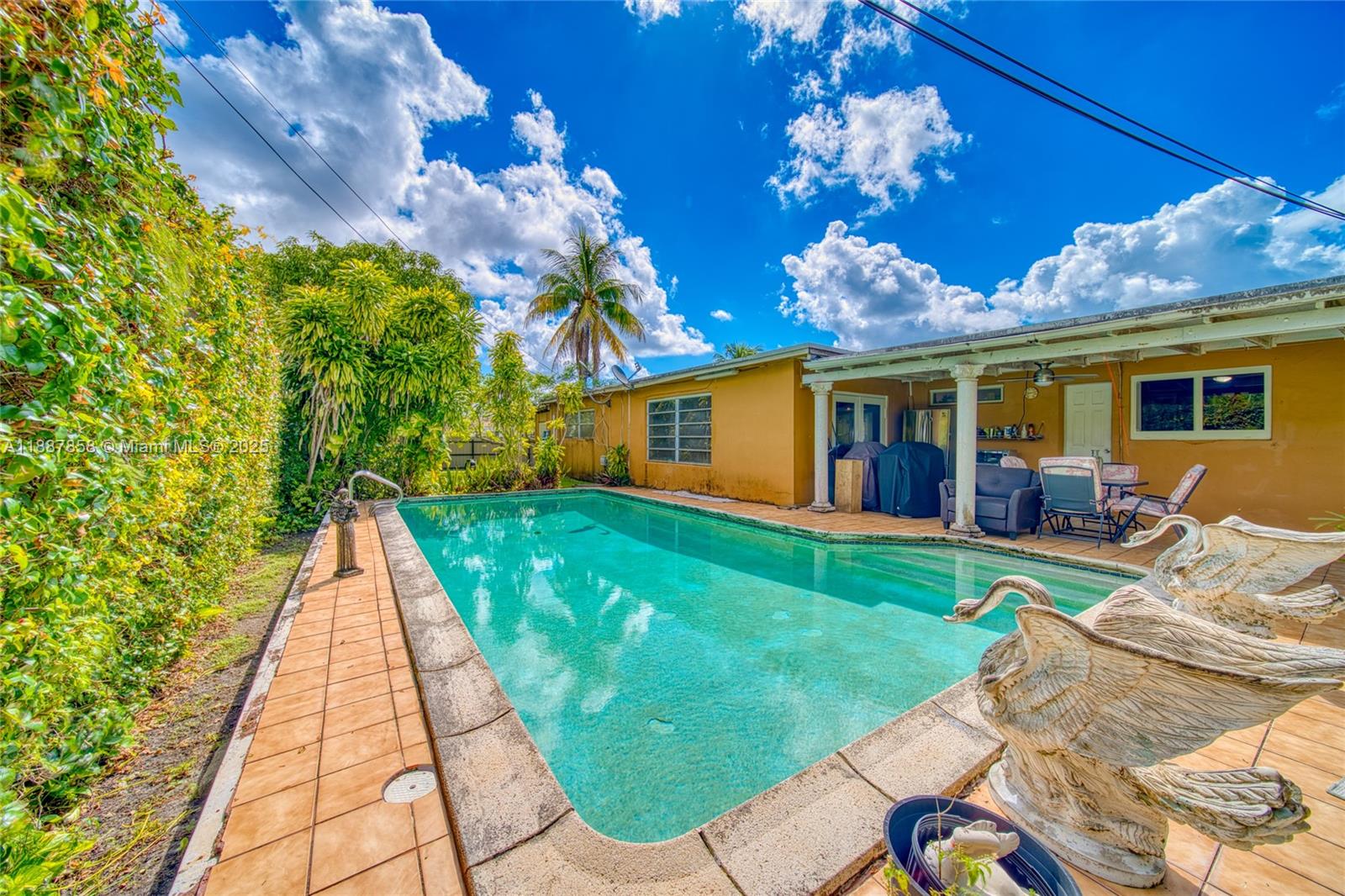 CORAL GARDENS - Residential