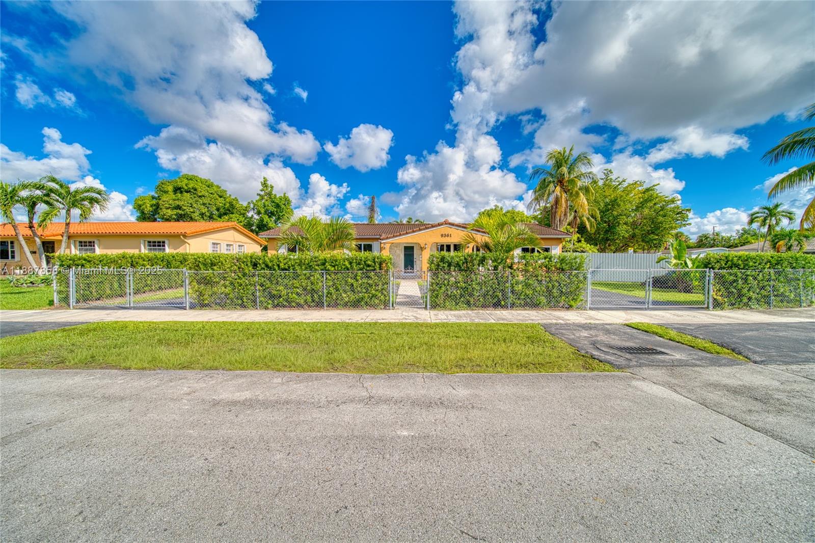 CORAL GARDENS - Residential