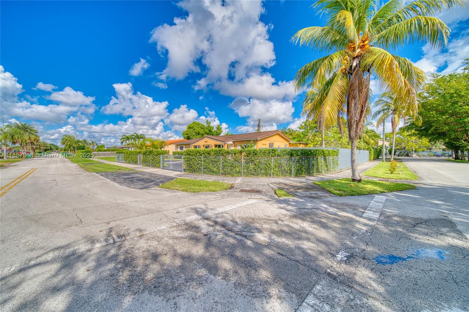 CORAL GARDENS - Residential