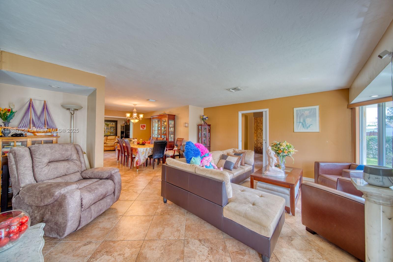 CORAL GARDENS - Residential