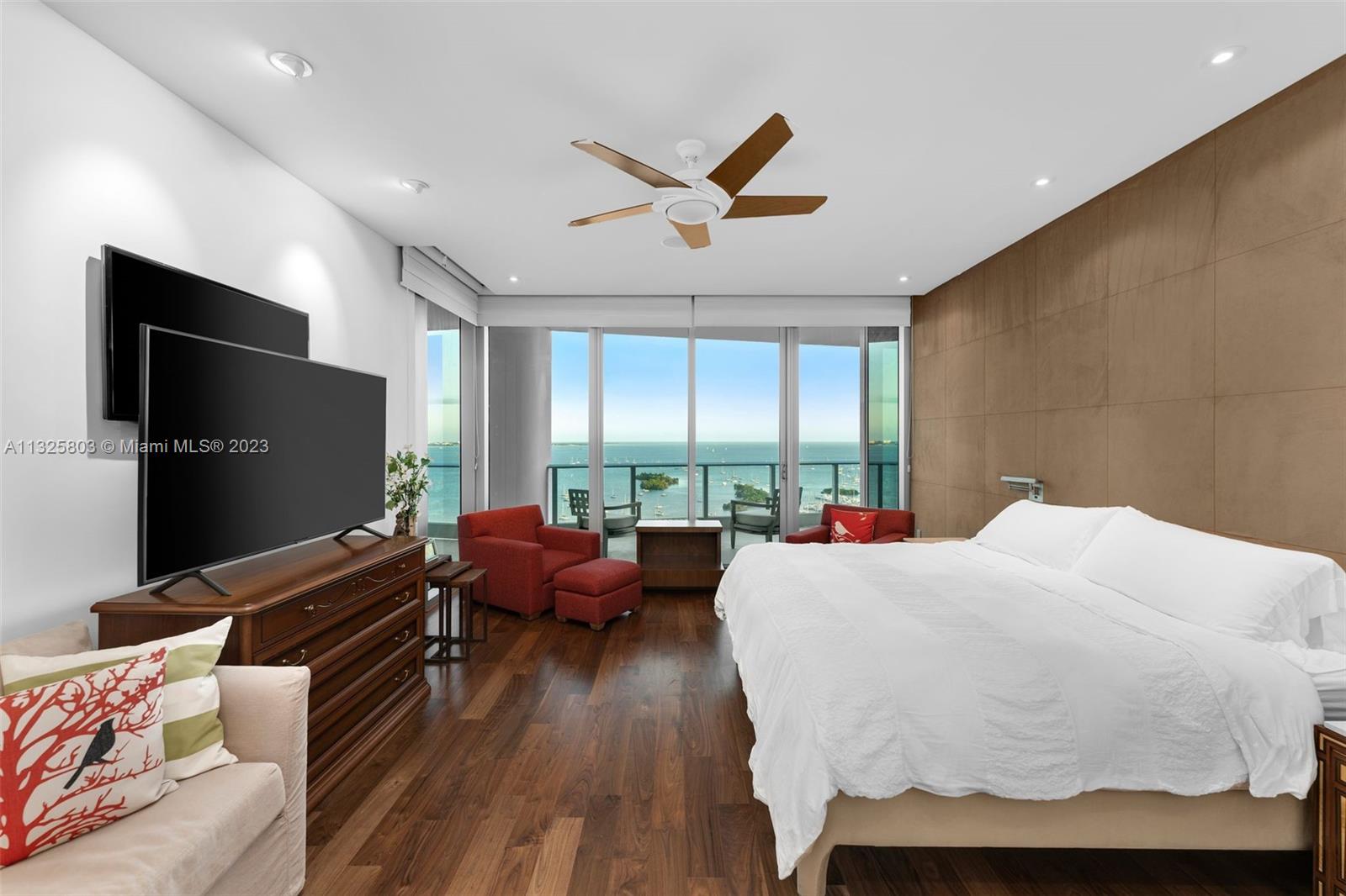 GROVENOR HOUSE CONDO - Residential