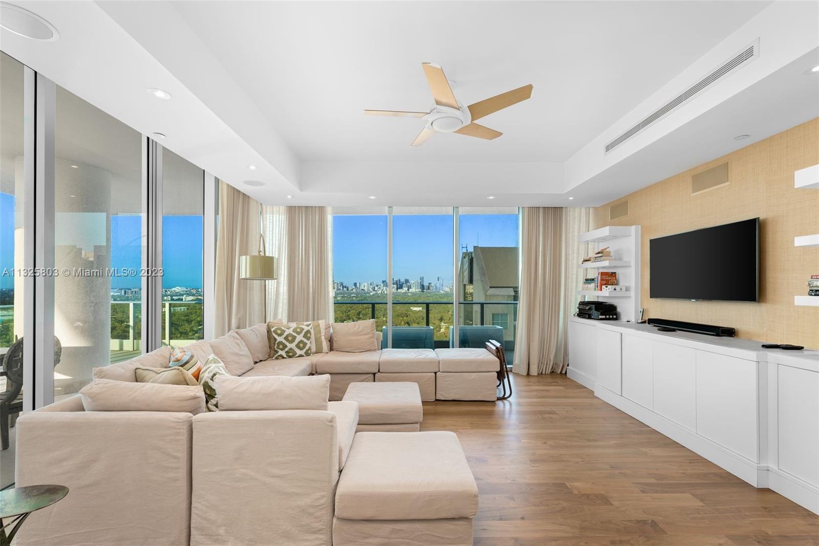 GROVENOR HOUSE CONDO - Residential