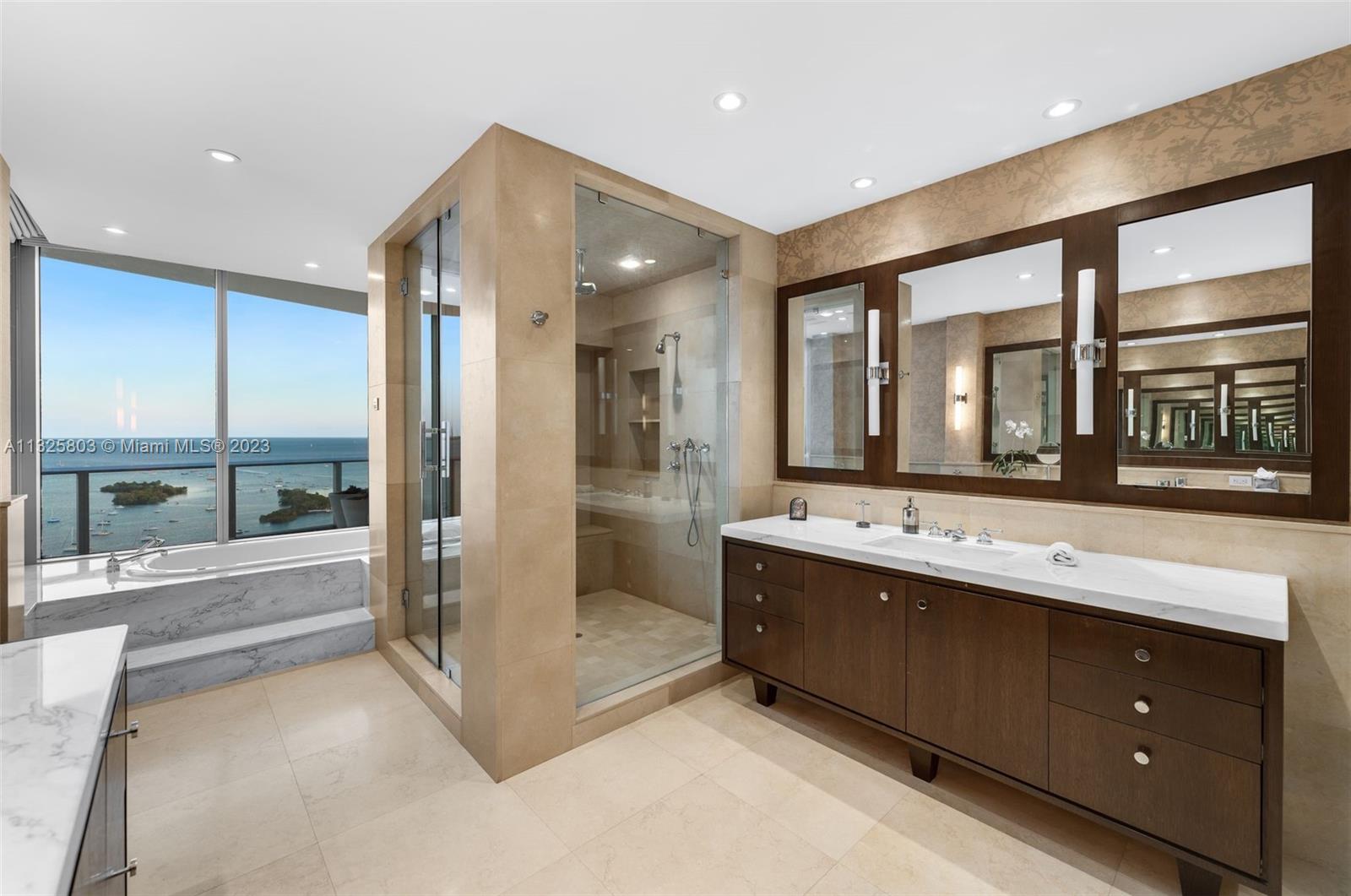 GROVENOR HOUSE CONDO - Residential