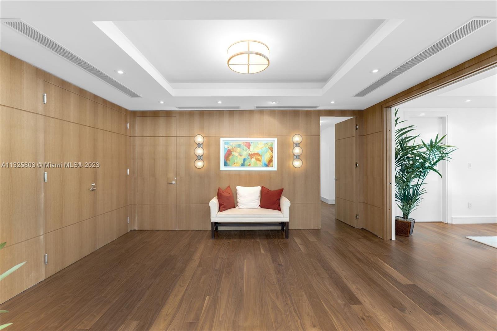 GROVENOR HOUSE CONDO - Residential