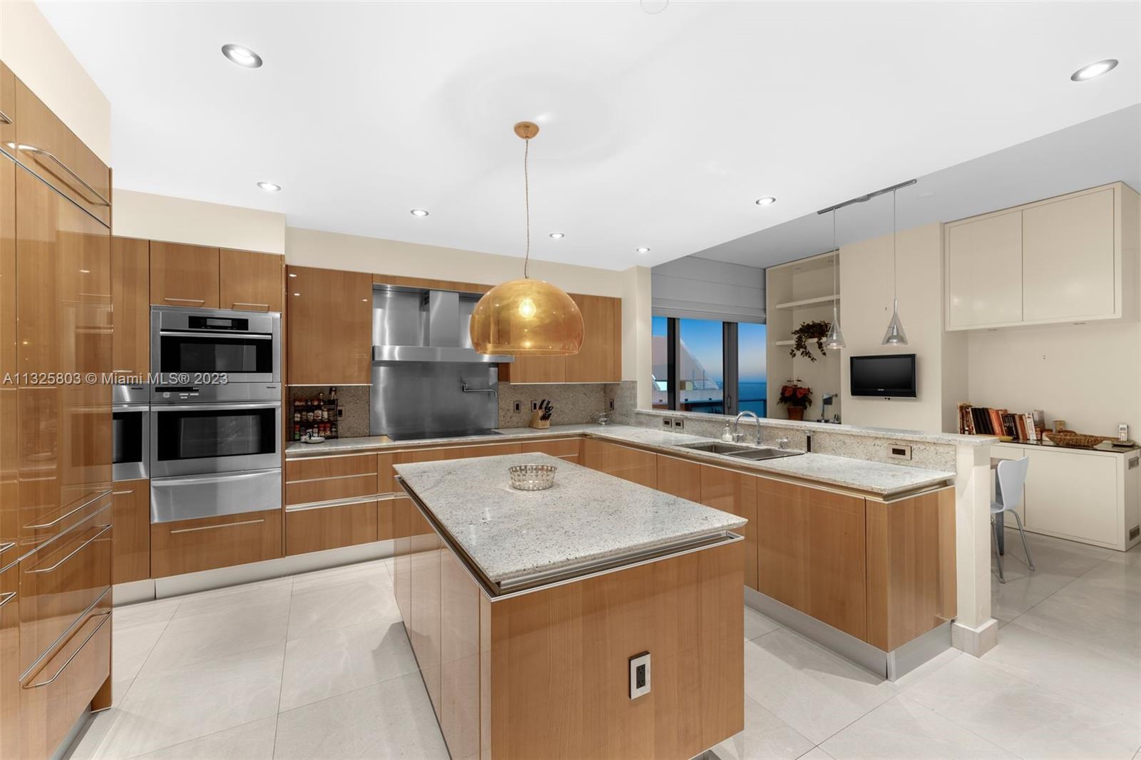 GROVENOR HOUSE CONDO - Residential